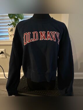 Old Navy cropped Crew Neck